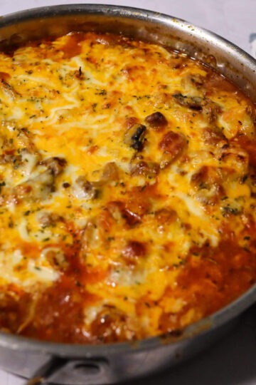 Low-carb beef and vegetable casserole in a skillet.